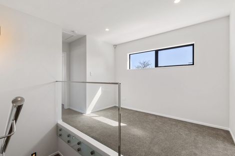 Photo of property in 32a Tupaki Place, Pakuranga Heights, Auckland, 2010