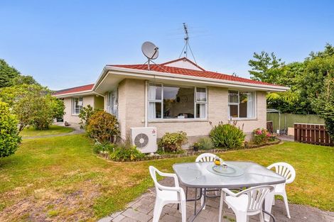 Photo of property in 5 Wakefield Grove, Waikanae, 5036