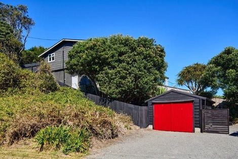Photo of property in 52 Tutere Street, Waikanae Beach, Waikanae, 5036