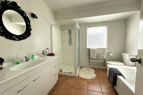 Photo of property in 477 Beach Road, Murrays Bay, Auckland, 0630