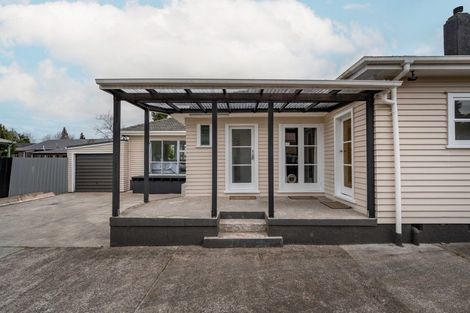 Photo of property in 35 Lake Crescent, Hamilton Lake, Hamilton, 3204