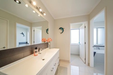 Photo of property in 53 Links Drive, Waiwhakaiho, New Plymouth, 4312