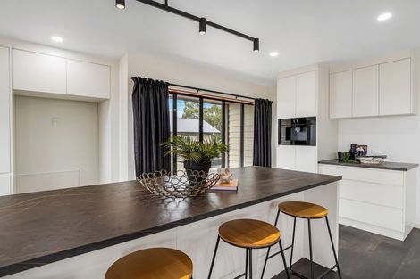 Photo of property in 52 Ruapehu Drive, Fitzherbert, Palmerston North, 4410