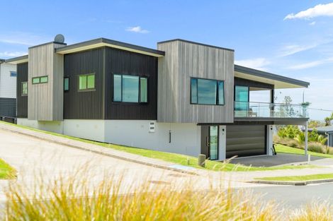 Photo of property in 2 Blue Moon Rise, Langs Beach, 0582