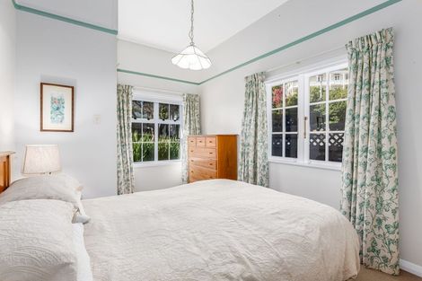 Photo of property in 10 Kowhai Street, Eastbourne, Lower Hutt, 5013