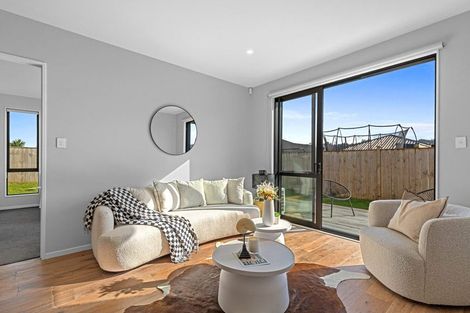 Photo of property in 7 Paihere Street, Huapai, Kumeu, 0810