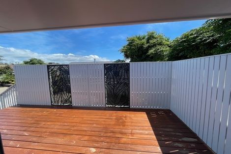 Photo of property in 30 Walton Street, Red Beach, 0932