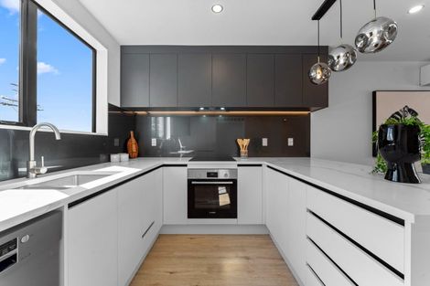 Photo of property in 5/18 Sylvan Crescent, Te Atatu South, Auckland, 0610