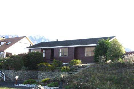 Photo of property in 65 Cedar Drive, Kelvin Heights, Queenstown, 9300