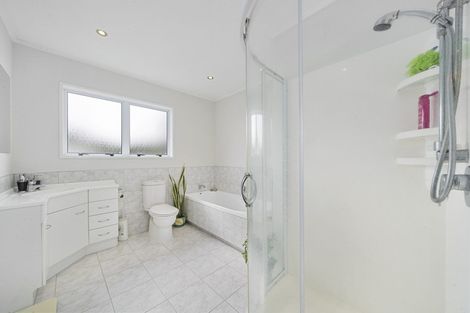 Photo of property in 18 Buckley Grove, Paraparaumu, 5032