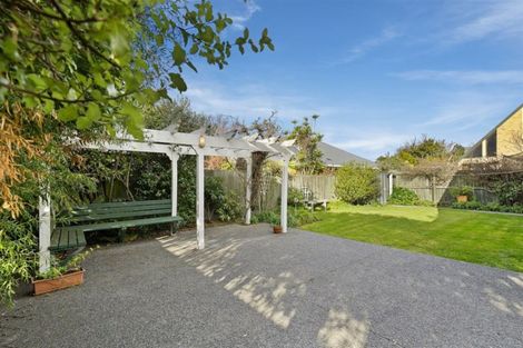 Photo of property in 17 Cricklewood Place, Avonhead, Christchurch, 8042