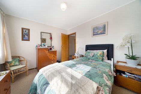 Photo of property in 23 Buscomb Avenue, Henderson, Auckland, 0610