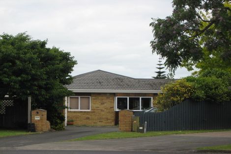 Photo of property in 11 Framalda Place, Conifer Grove, Takanini, 2112