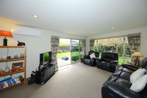 Photo of property in 16 Huntingdon Place, Avonhead, Christchurch, 8042