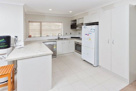 Photo of property in 71 Keri Vista Rise, Papakura, 2110