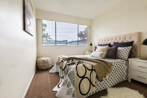 Photo of property in 2/200 Chivalry Road, Glenfield, Auckland, 0629