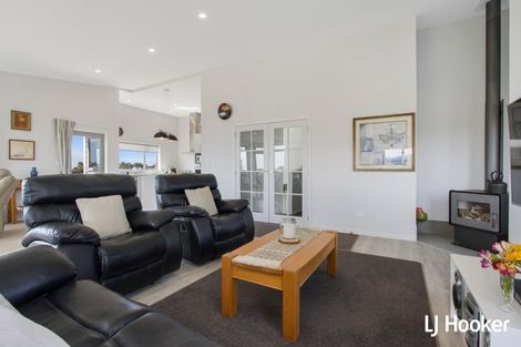 Photo of property in 17 Athenree Heights, Athenree, Waihi Beach, 3177