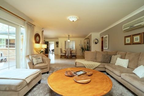 Photo of property in 25 Walpole Avenue, Hillpark, Auckland, 2102