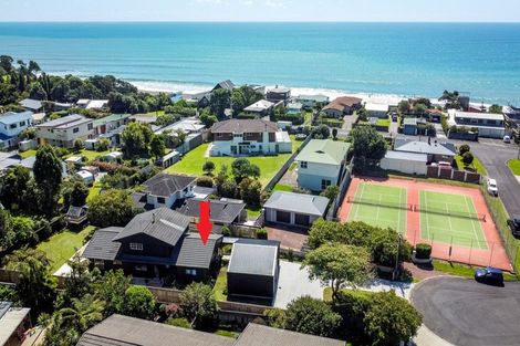 Photo of property in 23 Linda Street, Oakura, 4314