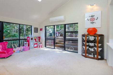 Photo of property in 89a Woodlands Park Road, Titirangi, Auckland, 0604