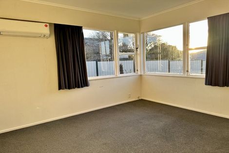 Photo of property in 2 Newcastle Street, Hokowhitu, Palmerston North, 4410