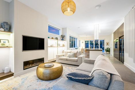 Photo of property in 15 Nikau Street, Eastbourne, Lower Hutt, 5013