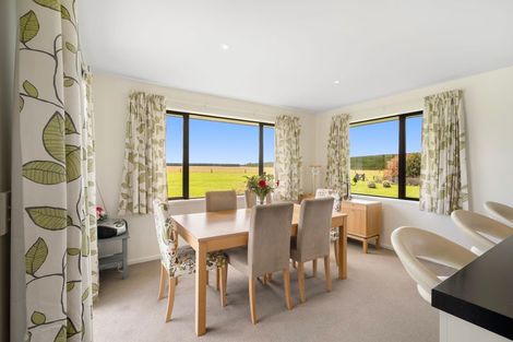 Photo of property in 24 Whitcombe Place, Darfield, 7571