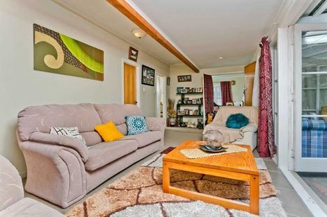 Photo of property in 57 Yeovil Road, Te Atatu Peninsula, Auckland, 0610