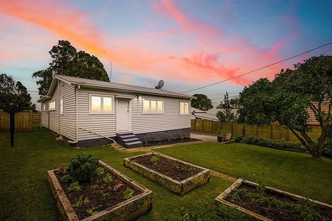 Photo of property in 10 West Lynn Road, Titirangi, Auckland, 0604