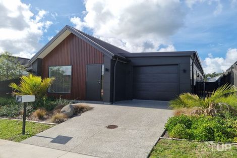 Photo of property in 35 Lumbarda Drive, Kumeu, 0810