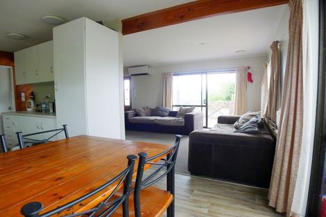 Photo of property in 1/23 Flaunty Place, West Harbour, Auckland, 0618