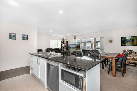 Photo of property in 98 Popokatea Drive, Takanini, 2112