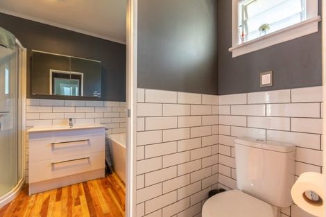 Photo of property in 4 Waverley Street, Waipawa, 4210