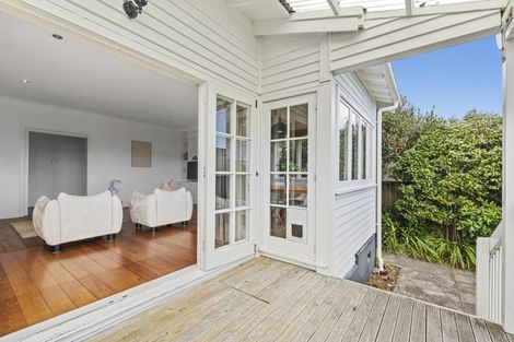 Photo of property in 87 Pendarves Street, New Plymouth, 4310