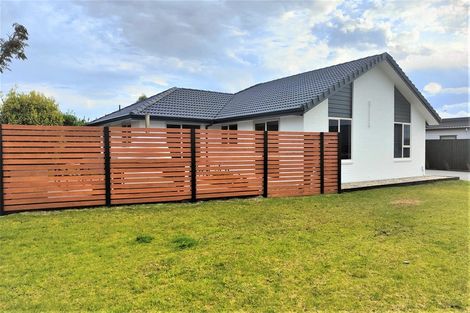 Photo of property in 104 Barbados Way, One Tree Point, 0118