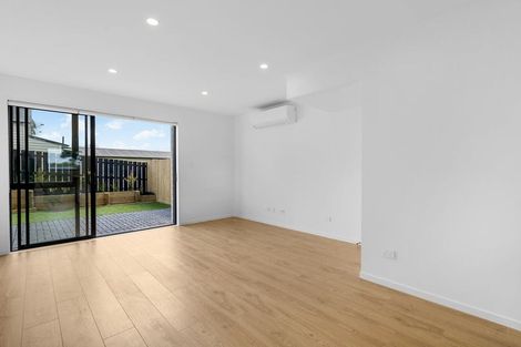 Photo of property in 1/2 Windermere Crescent, Blockhouse Bay, Auckland, 0600