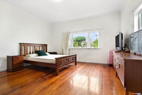 Photo of property in 37 Titirangi Road, New Lynn, Auckland, 0600
