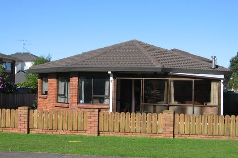 Photo of property in 12 Puriri Avenue, Orewa, 0931