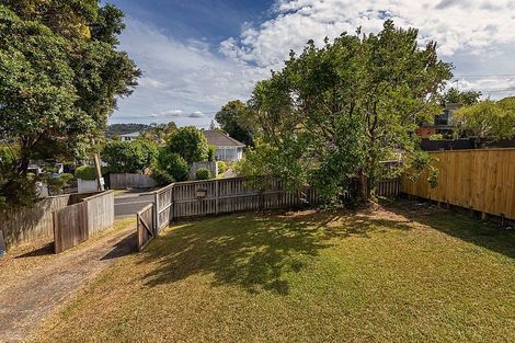 Photo of property in 32 Taupo Street, Green Bay, Auckland, 0604