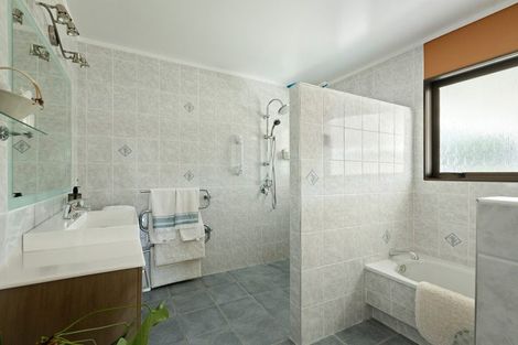 Photo of property in 131 Athenree Road, Athenree, Katikati, 3177