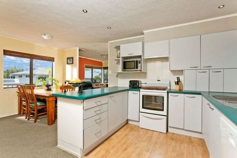 Photo of property in 1/129 Stredwick Drive, Torbay, Auckland, 0630