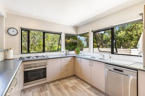 Photo of property in 1/20 Reynolds Place, Torbay, Auckland, 0630
