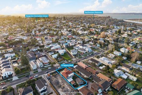 Photo of property in 11 Roberts Road, Te Atatu South, Auckland, 0610
