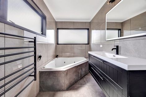 Photo of property in 25 Montrose Crescent, Huntington, Hamilton, 3210