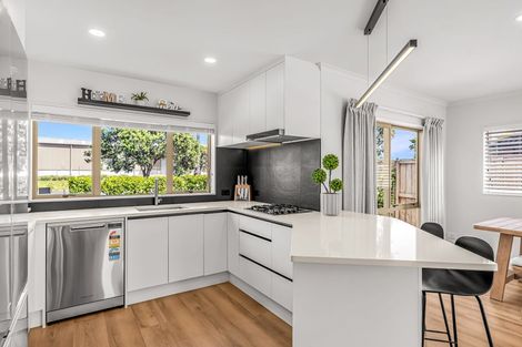 Photo of property in 5 Moravale Lane, Flat Bush, Auckland, 2016