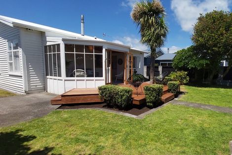 Photo of property in 20 Ropiha Street, Fitzroy, New Plymouth, 4312