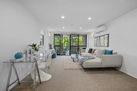 Photo of property in 1c/175 Hurstmere Road, Takapuna, Auckland, 0622