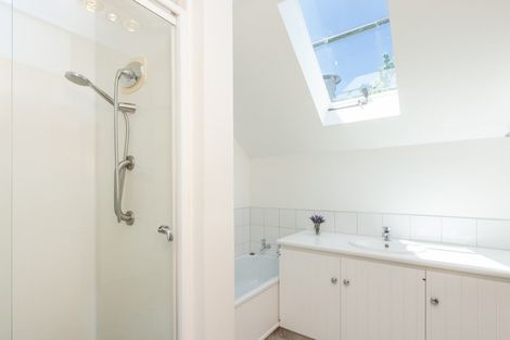 Photo of property in 12 Busby Hill, Havelock North, 4130