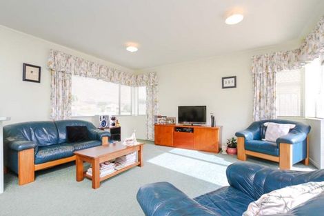 Photo of property in 35 Blueridge Close, Sunnyvale, Auckland, 0612