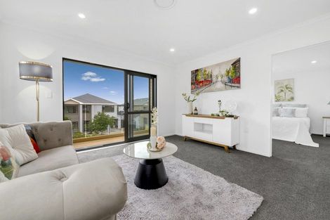 Photo of property in 8 Pineview Drive, Rosehill, Papakura, 2113